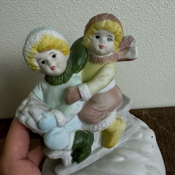 1989 House of Lloyd VINTAGE‎ Children Sledding Porcelain Music Box - Picture 2 of 8